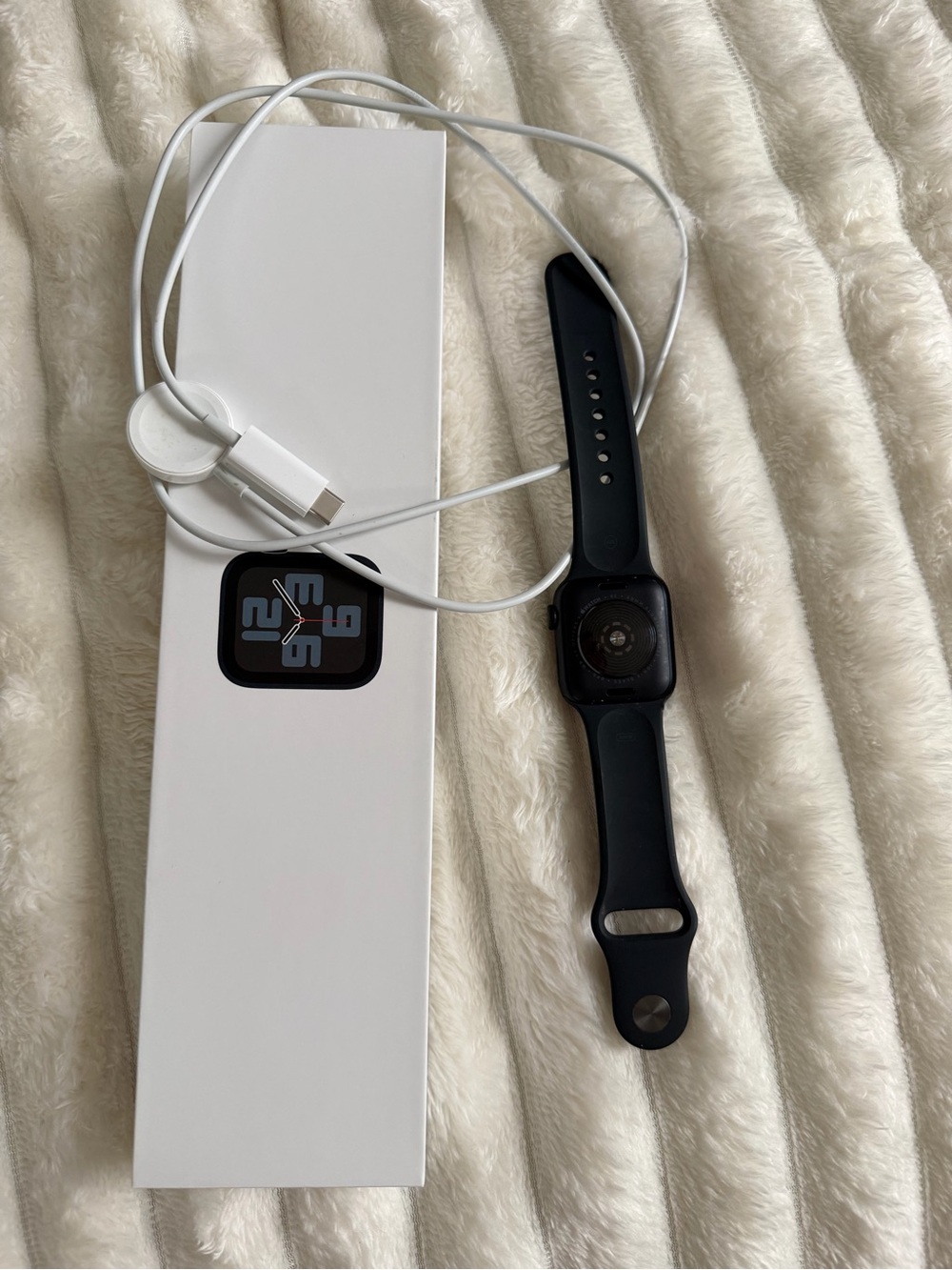 Apple Watch SE 40mm (2 Gen) - Picture 3 of 4